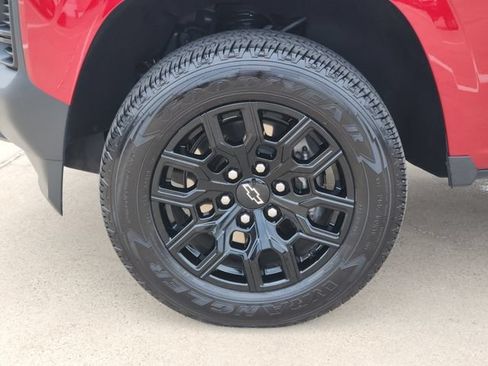 Used 2025 Chevrolet Colorado W/T w/ WT Custom Package RWD image 17