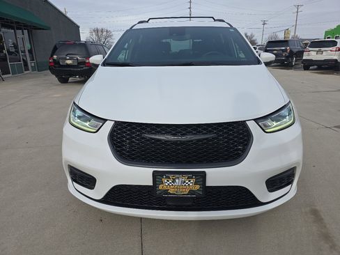 Used 2023 Chrysler Pacifica Touring w/ S Appearance Package image 11