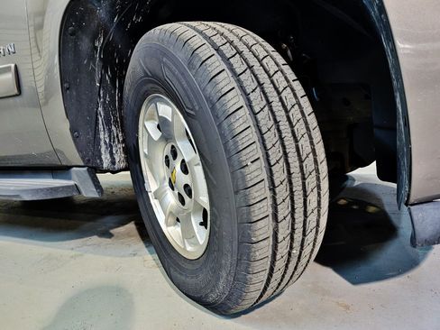 Used 2014 Chevrolet Suburban LT AWD/4WD image 59