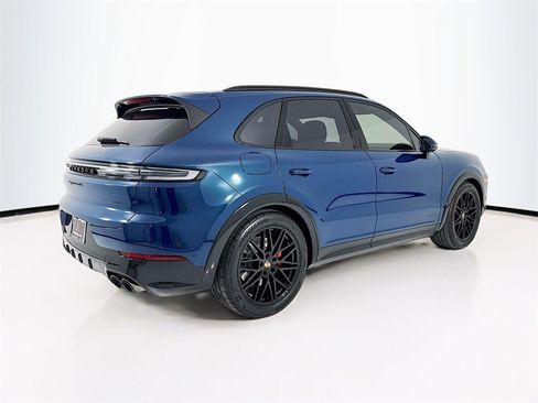 New 2026 Porsche Cayenne GTS image 9