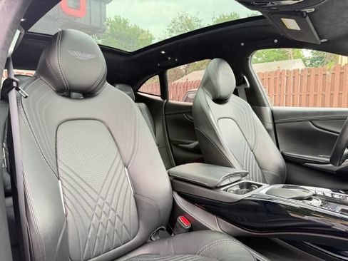 Used 2021 Aston Martin DBX AWD/4WD image 32