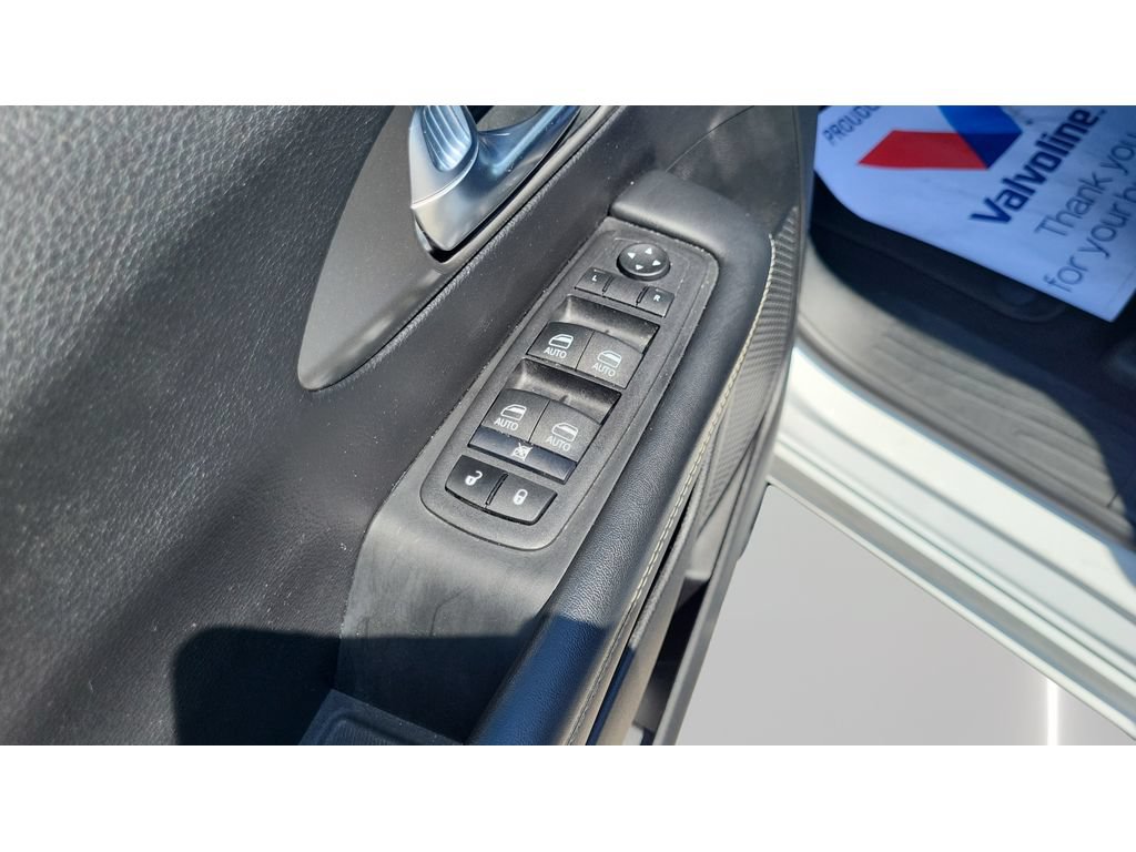 Used 2025 Chrysler Pacifica Select FWD image 20