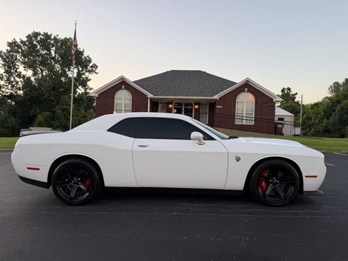 Used 2019 Dodge Challenger SRT Hellcat w/ Laguna Leather Package RWD image 10