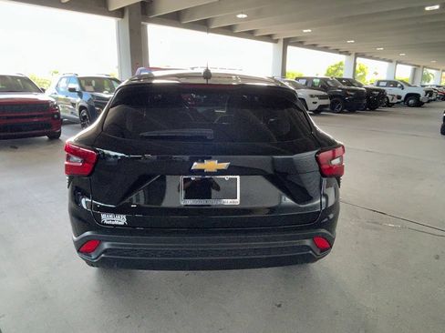 Used 2025 Chevrolet Trax LS FWD image 4