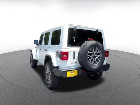 Used 2025 Jeep Wrangler Unlimited Sahara AWD/4WD image 11