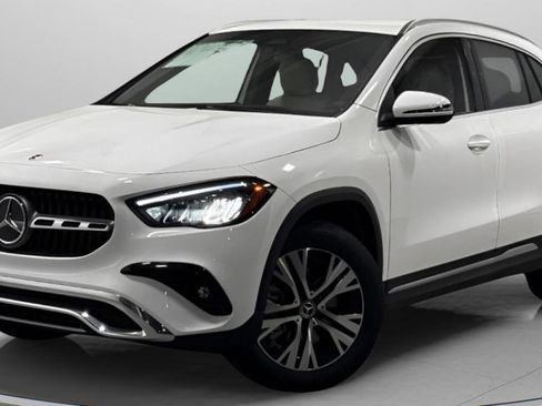 Used 2025 Mercedes-Benz GLA 250 4MATIC image 1