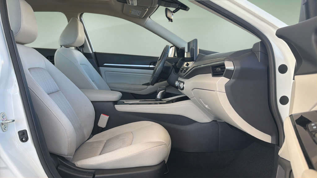 Certified 2023 Nissan Altima 2.5 SV w/ SV Premium Package AWD/4WD image 19