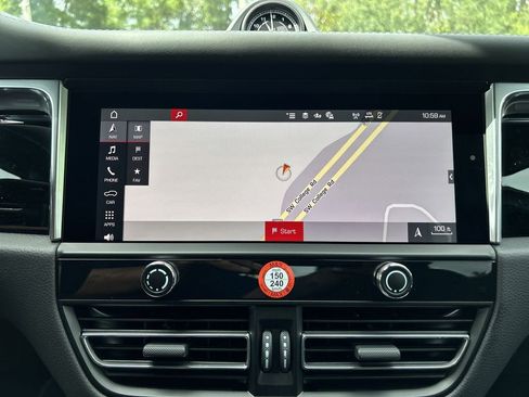 Certified 2025 Porsche Macan image 14