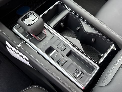 New 2026 Nissan Pathfinder SL FWD image 9