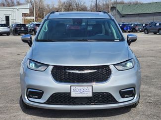 Used 2023 Chrysler Pacifica Limited video 2