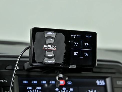 Used 2019 Nissan GT-R Premium w/ Premium Interior Package image 28