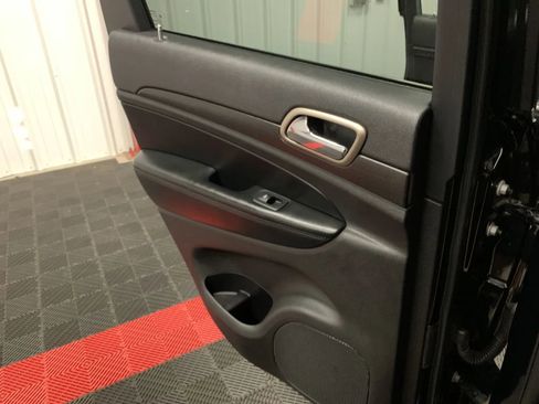 Used 2017 Jeep Grand Cherokee Laredo w/ Quick Order Package 23E image 31