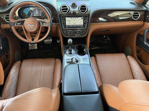 Used 2017 Bentley Bentayga AWD/4WD image 20