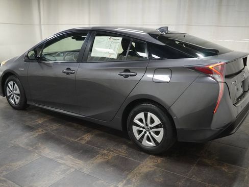 Used 2017 Toyota Prius Four image 7