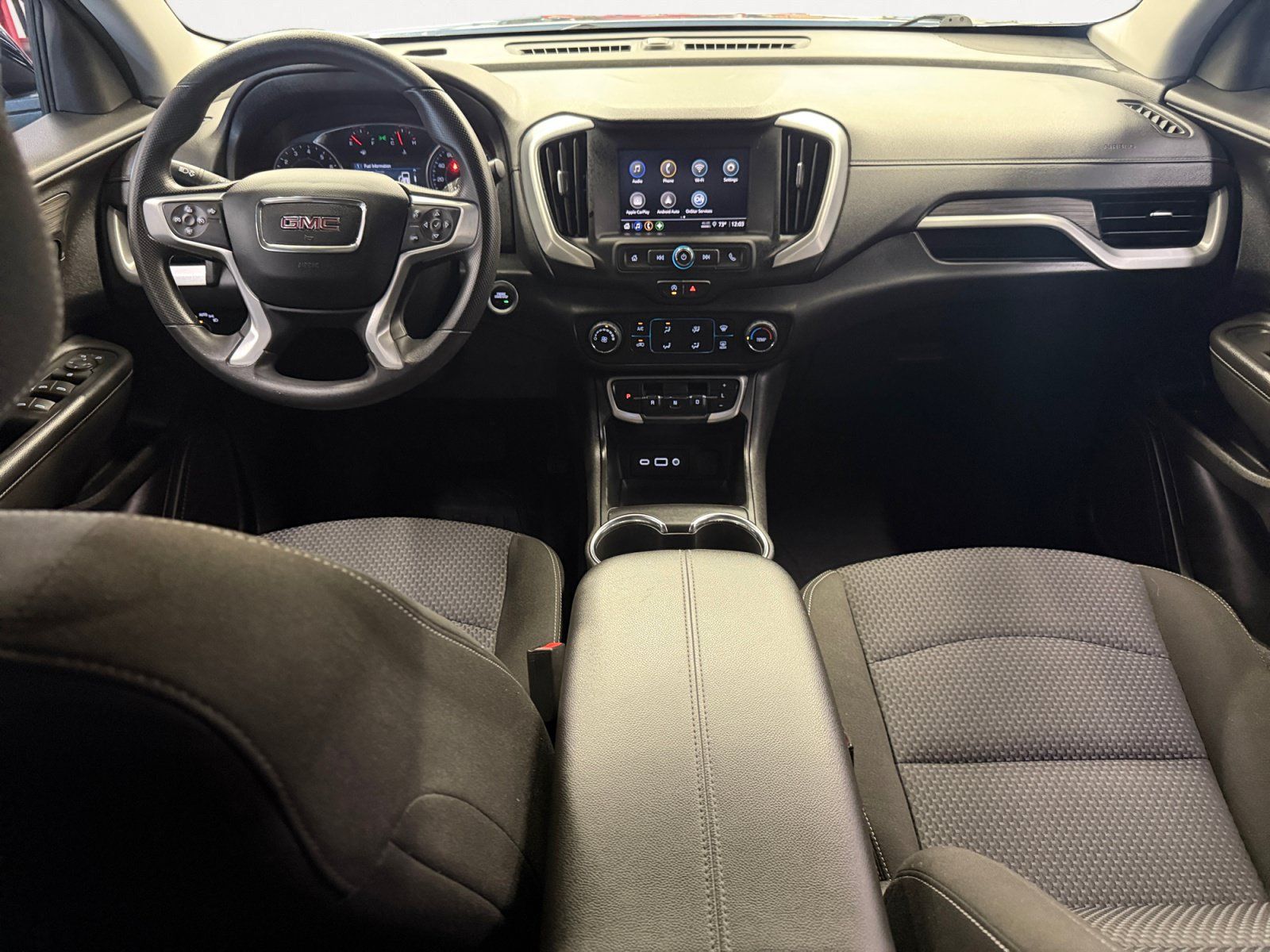 Used 2024 GMC Terrain SLE w/ Elevation Edition FWD image 3