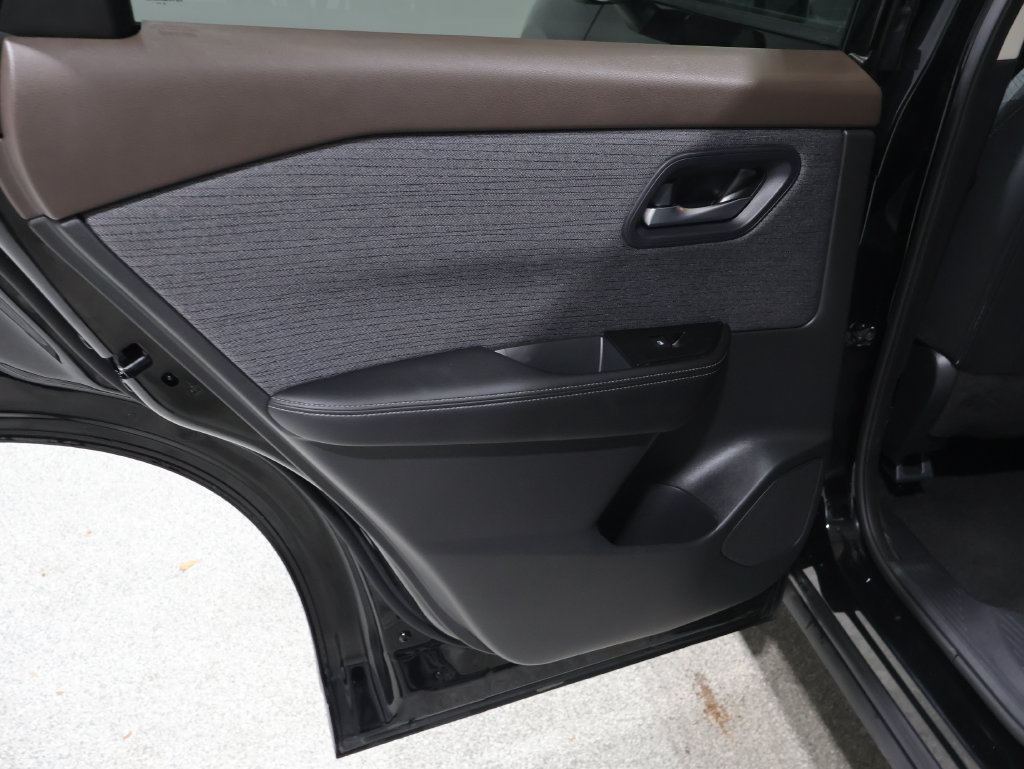 Used 2023 Nissan Rogue SV AWD/4WD image 19