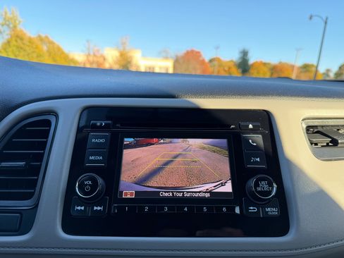 Used 2022 Honda HR-V LX image 12