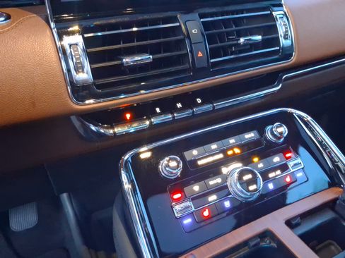 Used 2023 Lincoln Navigator Reserve w/ Monochromatic Package AWD/4WD image 21