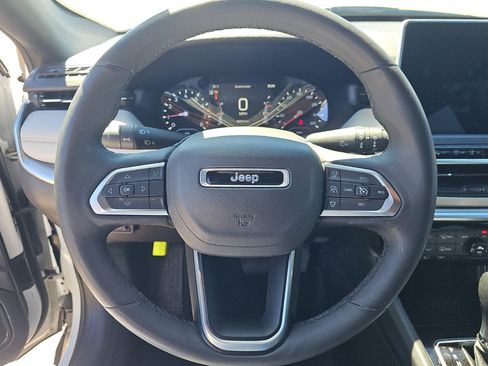 Used 2025 Jeep Compass Limited AWD/4WD image 9