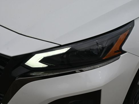 Used 2023 Nissan Altima 2.5 SR w/ SR Premium Package image 26