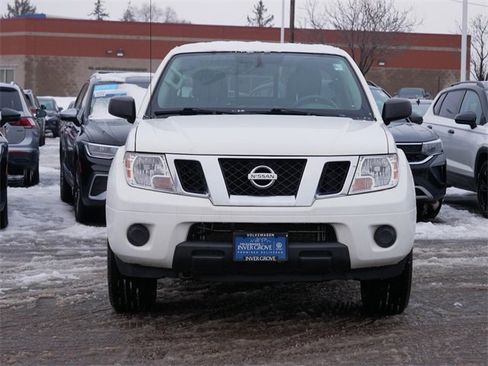 Used 2019 Nissan Frontier SV image 2