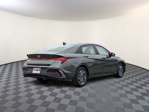 Used 2024 Hyundai Elantra SEL FWD image 5