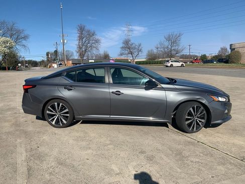 Used 2021 Nissan Altima 2.5 SR w/ SR Premium Package image 4