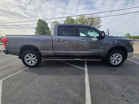 Used 2016 Nissan Titan SV image 9