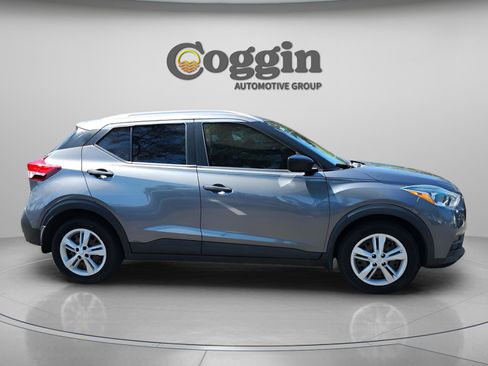 Used 2019 Nissan Kicks S image 6