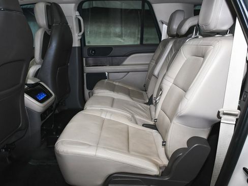Used 2022 Lincoln Navigator L Reserve image 54