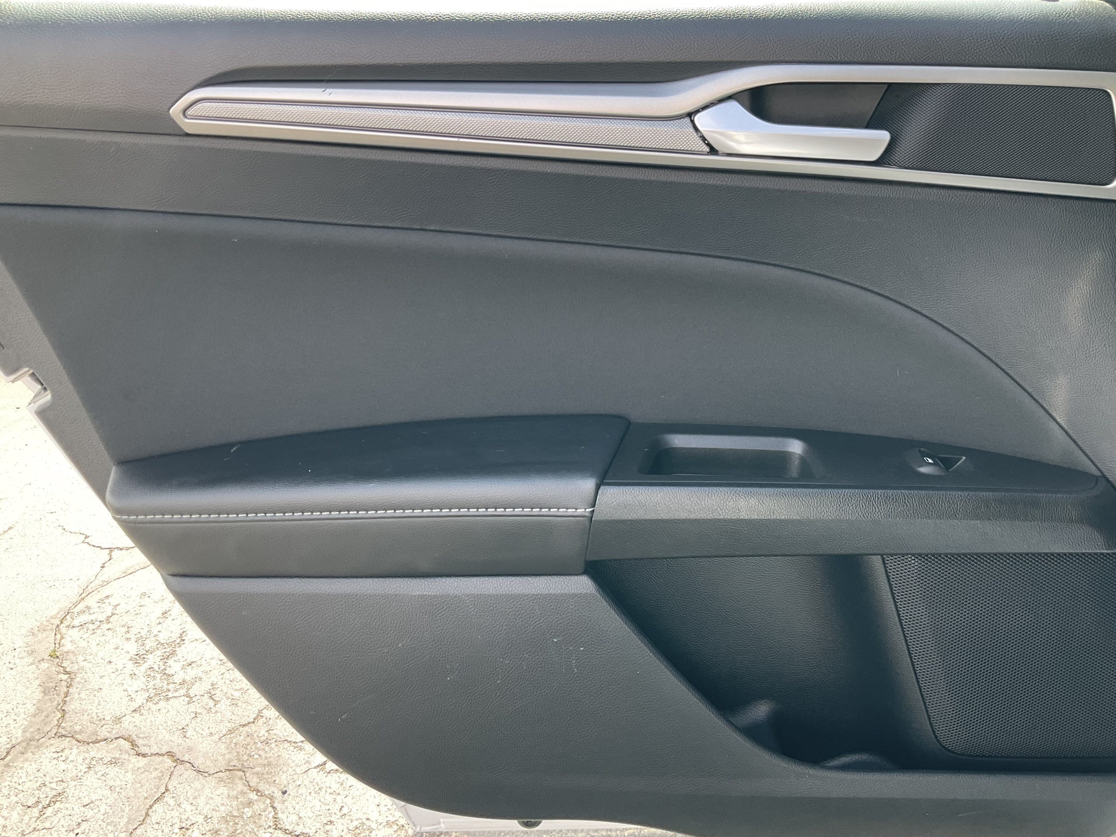 Used 2020 Ford Fusion SE AWD/4WD image 32