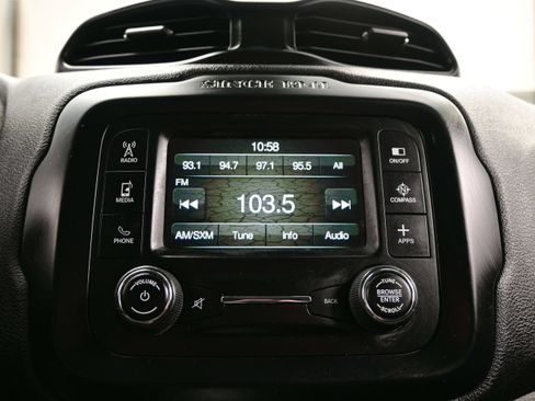 Used 2017 Jeep Renegade Latitude w/ Cold Weather Group AWD/4WD image 18