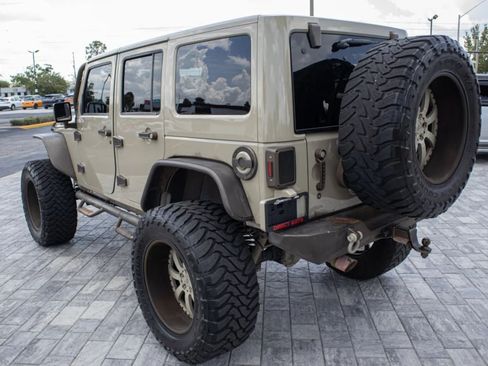 Used 2017 Jeep Wrangler Unlimited Sahara AWD/4WD image 5