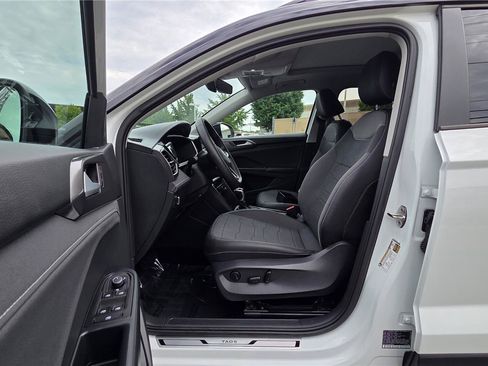 Certified 2025 Volkswagen Taos SE AWD/4WD image 15