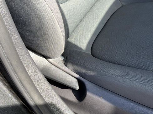 Used 2022 Toyota Corolla LE image 27