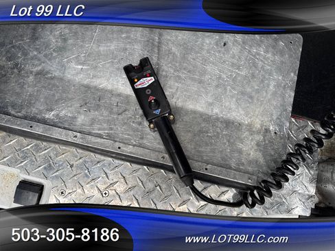 Used 2019 Chevrolet Express 3500 w/ Driver Convenience Package image 18