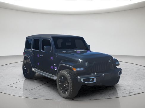 Used 2020 Jeep Wrangler Unlimited Sahara w/ Dual Top Group AWD/4WD image 1