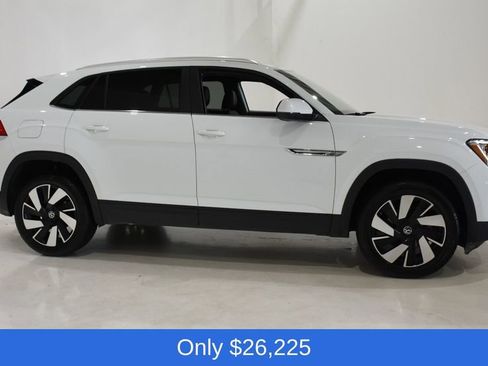 Used 2025 Volkswagen Atlas Cross Sport SE FWD image 3