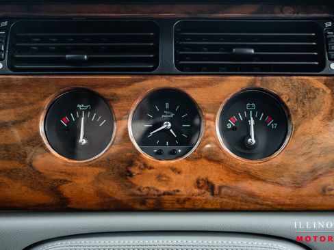 Used 2003 Jaguar XK8 Coupe image 21