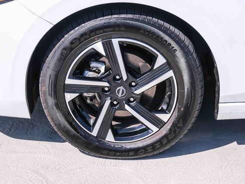Used 2024 Nissan Sentra SV FWD image 10