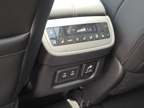 New 2026 Nissan Pathfinder Platinum w/ Accent Package FWD image 16