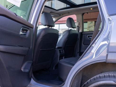 Used 2023 Nissan Rogue Platinum image 30