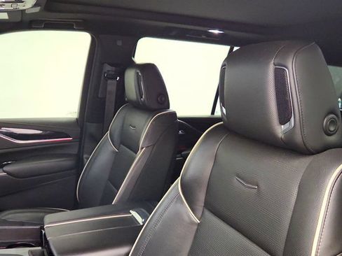 Used 2021 Cadillac Escalade Sport w/ LPO, Illumination Package AWD/4WD image 21
