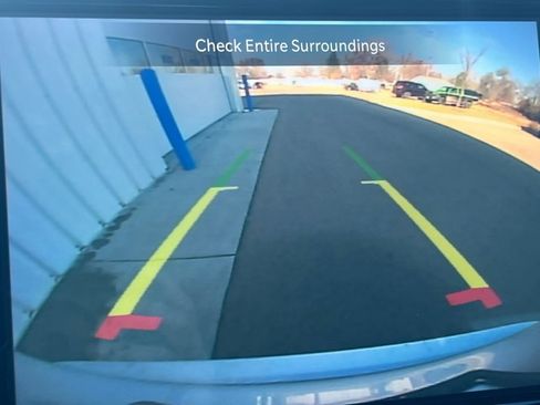 Used 2024 Chrysler Pacifica Select image 18