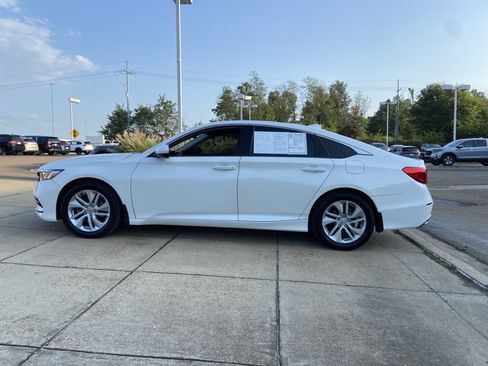 Used 2019 Honda Accord LX image 7