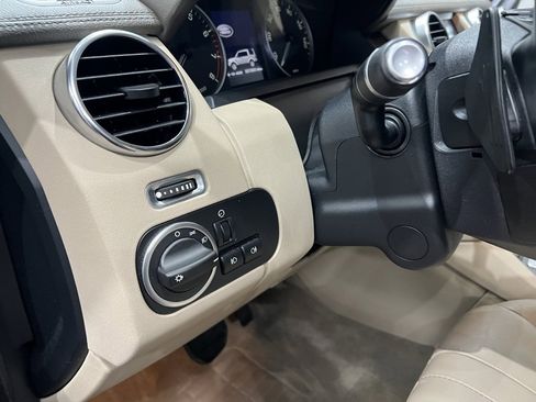 Used 2016 Land Rover LR4 HSE image 44
