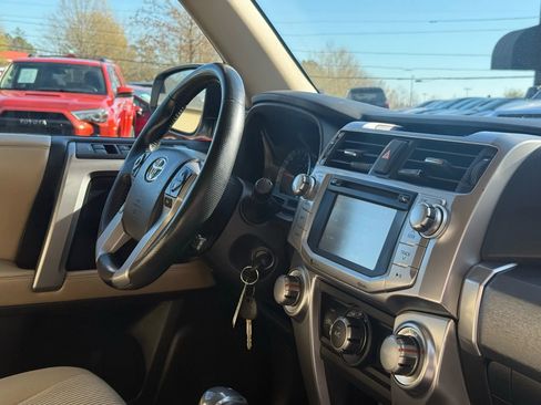 Used 2014 Toyota 4Runner SR5 image 21