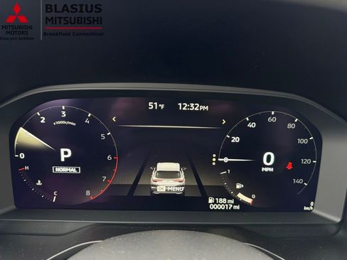 Used 2025 Mitsubishi Outlander SE AWD/4WD image 14