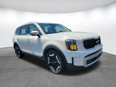 Used 2024 Kia Telluride EX w/ EX Captain's Chair Package FWD image 30
