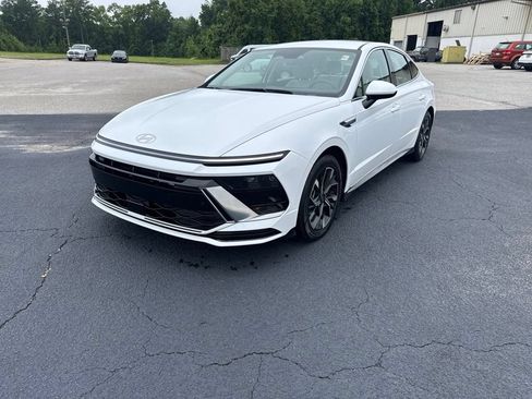 Used 2025 Hyundai Sonata SEL FWD image 1